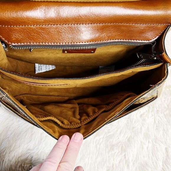 Patricia Nash European World Map Saddle BAG Purse Adjustable Strap Leather NWT - Picture 5 of 9